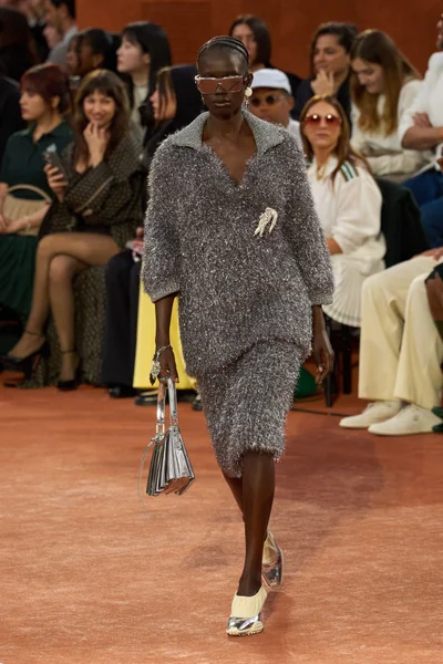 Look 30